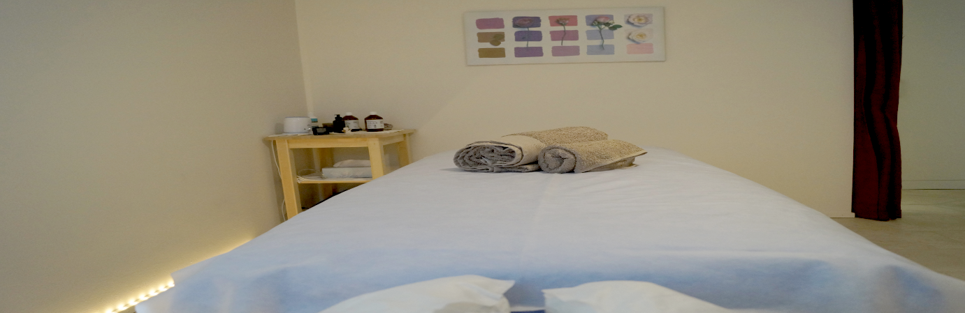 Massage Session , curtesy of J. Scholte.